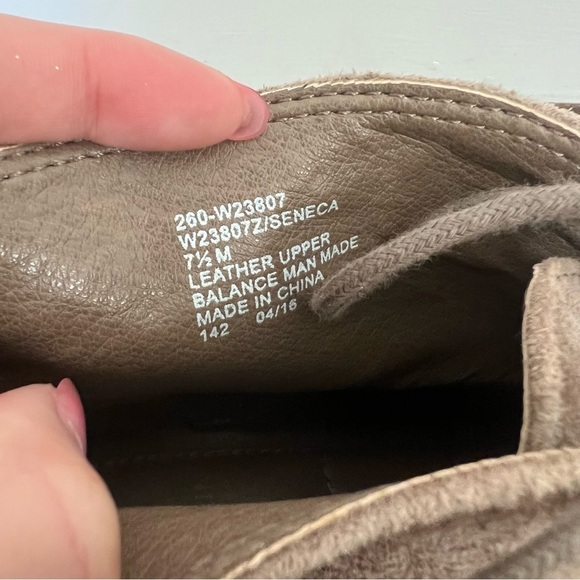 White mountain Brown suede booties lace up size 7.5 made in China leather - Picture 8 of 9